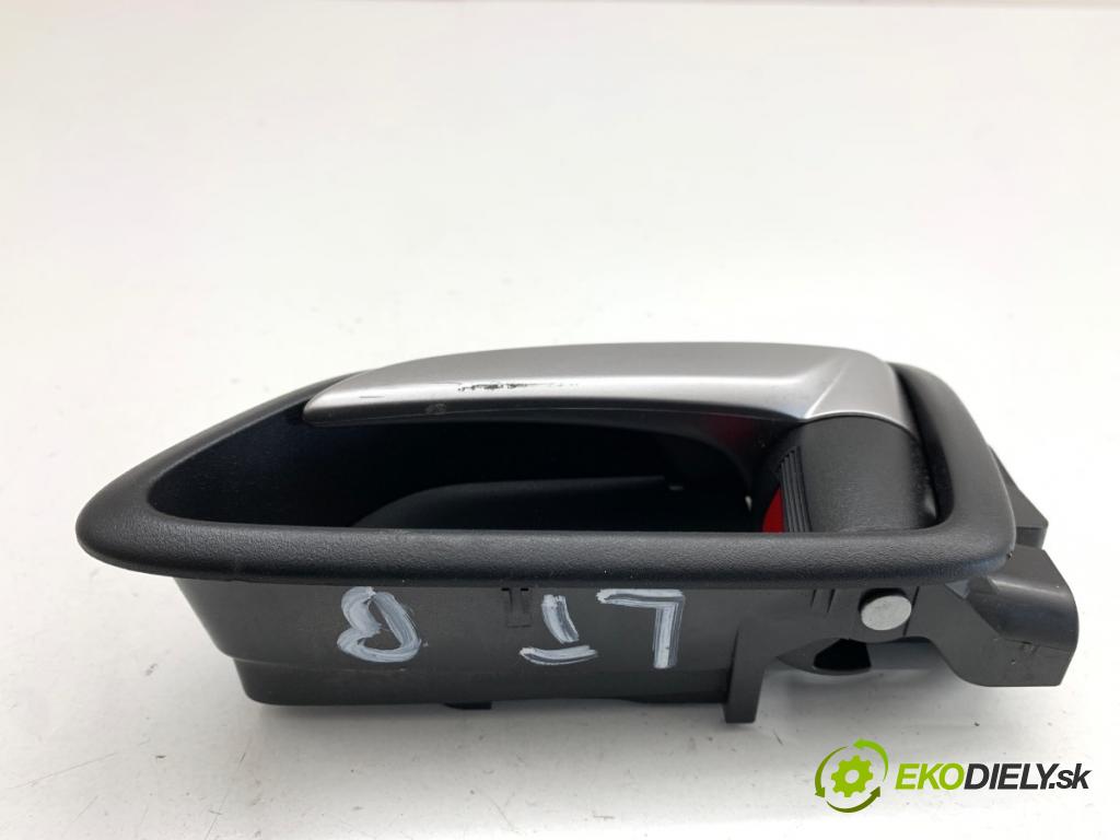 MAZDA 2 DL liftback 2018 66 kW 1.5 SKYACTIV-G 1496 Kľučka vnútorná ľavy zad