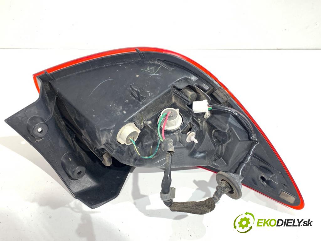 MAZDA 2 DL liftback 2018 66 kW 1.5 SKYACTIV-G 1496 Svetlo pravy zad DB5J-51150