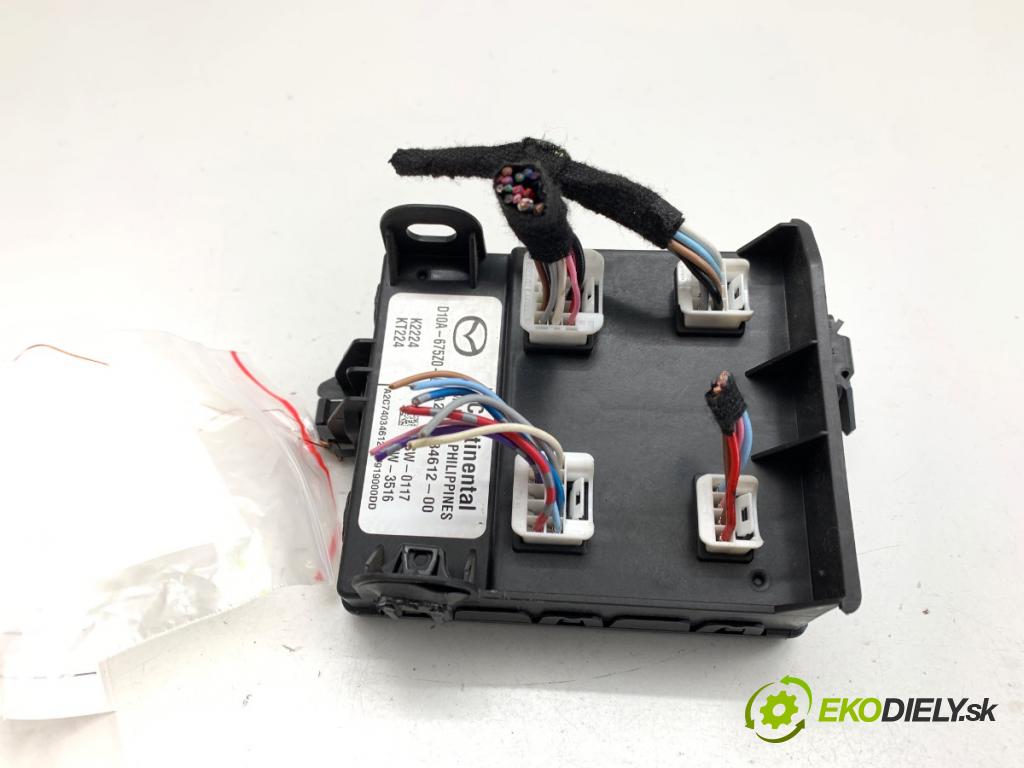 MAZDA 2 DL liftback 2018 66 kW 1.5 SKYACTIV-G 1496 Modul komfortu D10A-675Z0-B (Modul komfortu)