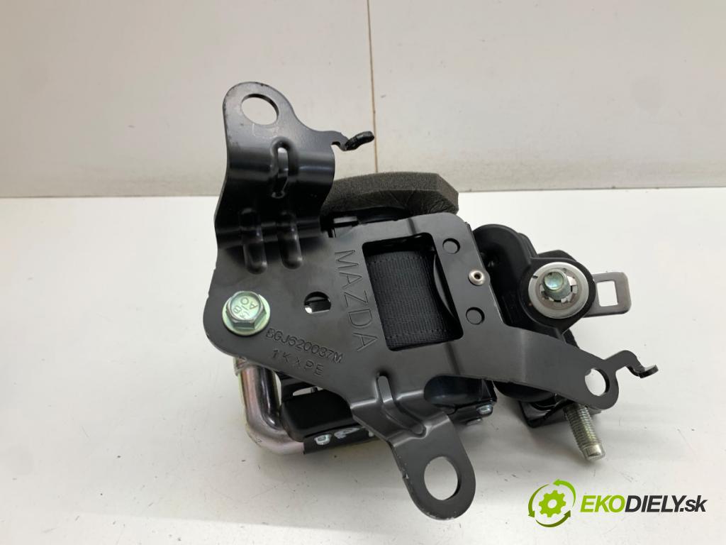 MAZDA 2 DL liftback 2018 66 kW 1.5 SKYACTIV-G 1496 držák bezpečnost pravý zadní část