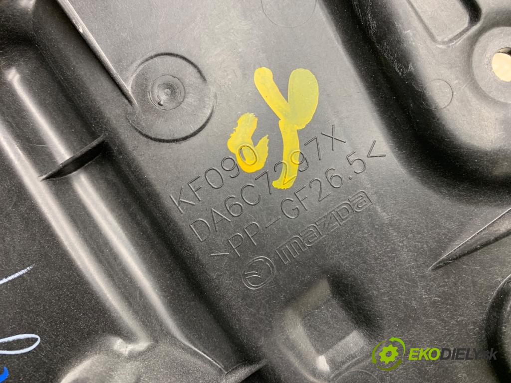 MAZDA 2 DL liftback 2018 66 kW 1.5 SKYACTIV-G 1496 mechanismus okna pravý zadní část DA6C7297X