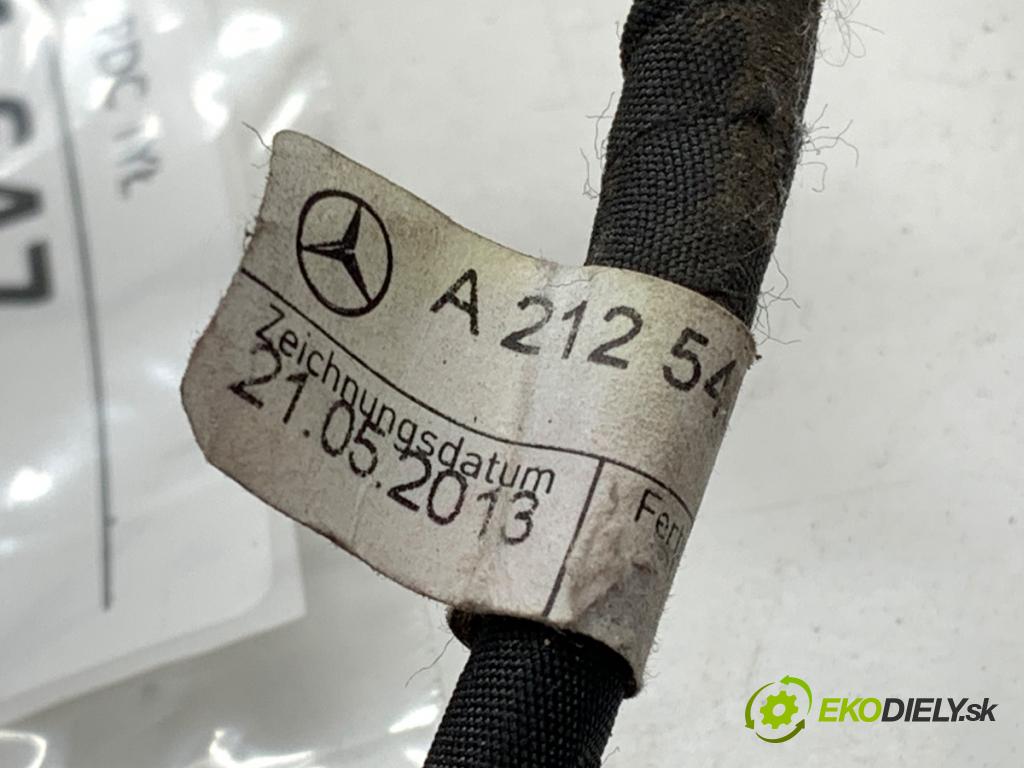 MERCEDES-BENZ W212 sedan 2016 245 kW E 400 4-matic (212.067) 2996 káblovačka PDC zadní část A2125403200