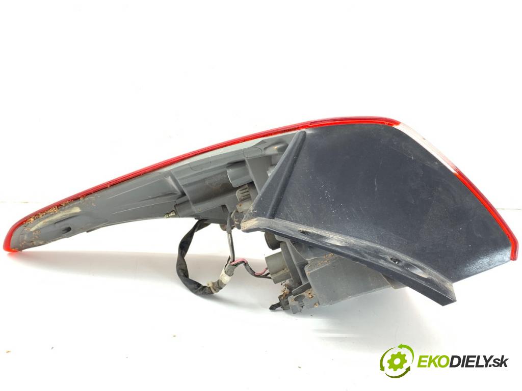HYUNDAI i30 liftback 2012 73 kW 1.4 1396 světlo pravý zadní část