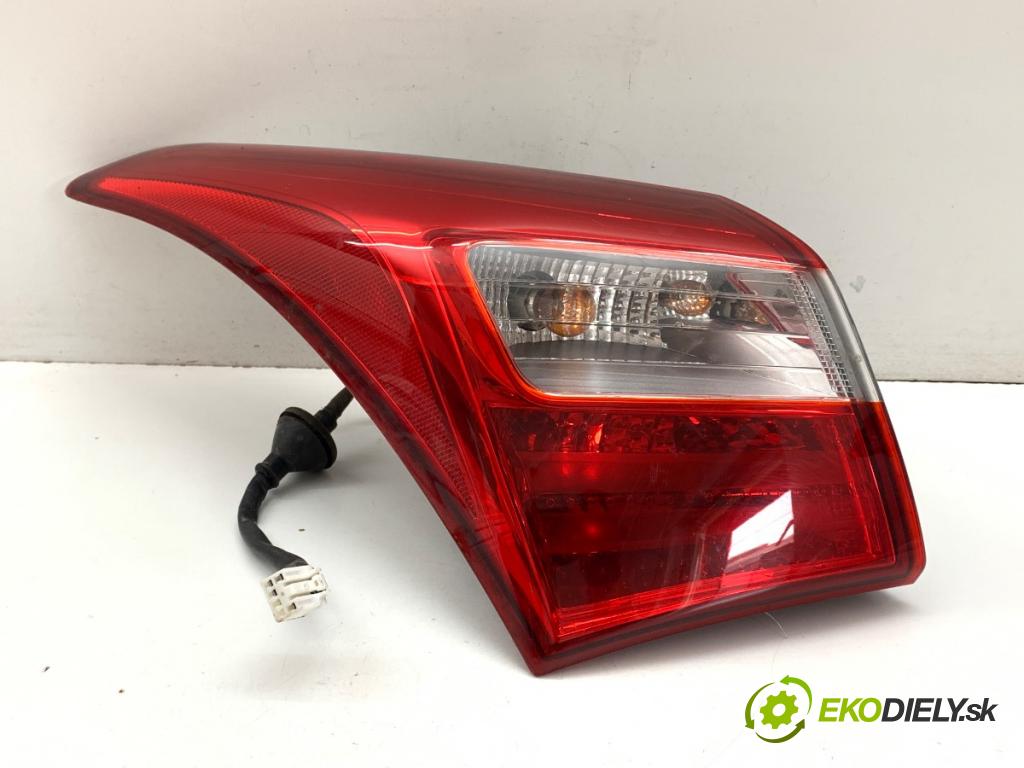 HYUNDAI i30 liftback 2012 73 kW 1.4 1396 světlo levý zadní část 