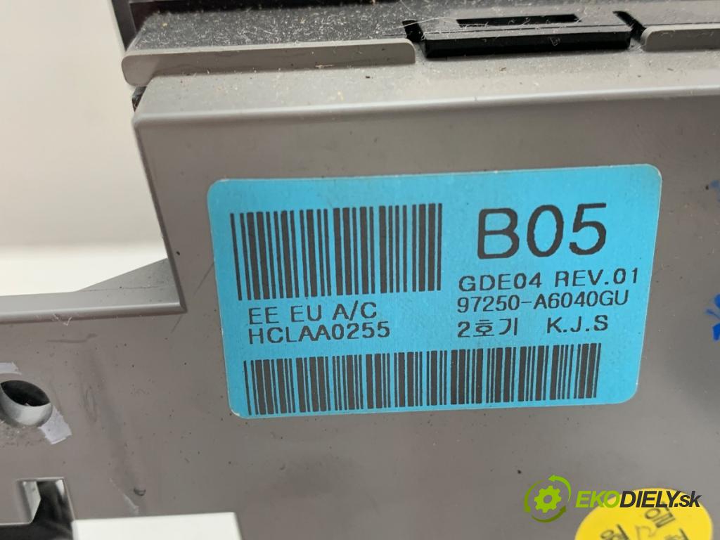 HYUNDAI i30 liftback 2012 73 kW 1.4 1396 Panel ovládaní topení 97250-A6040 (Páčky pod volantem)