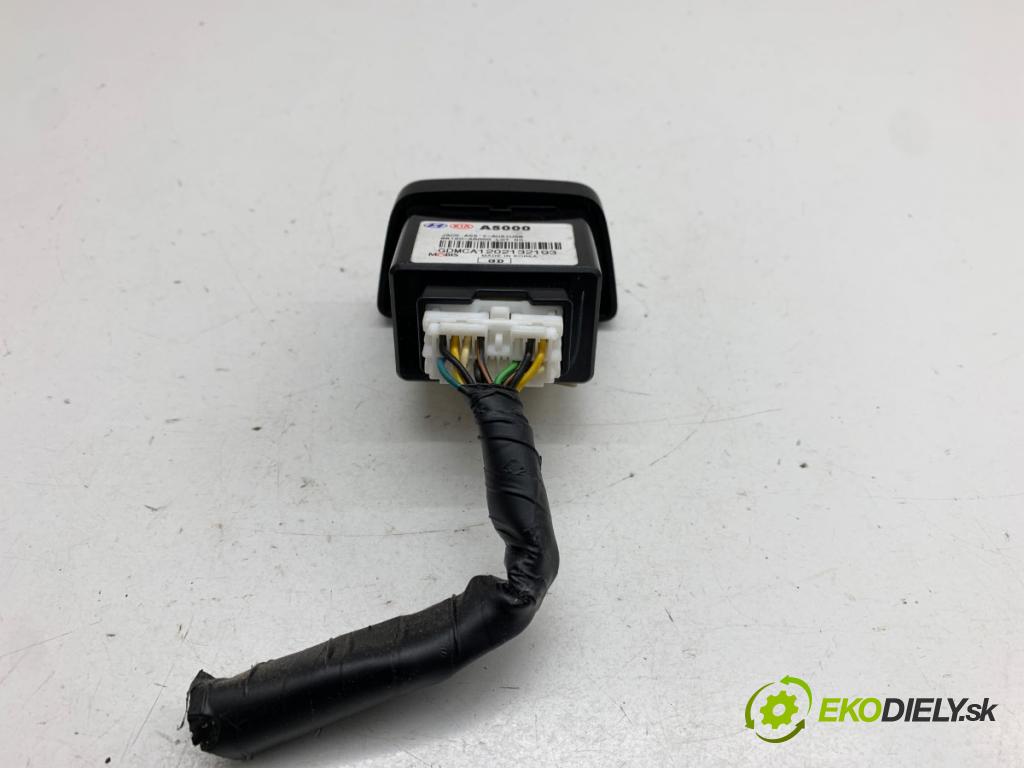 HYUNDAI i30 liftback 2012 73 kW 1.4 1396 HNÍZDO: USB 96120-A5000