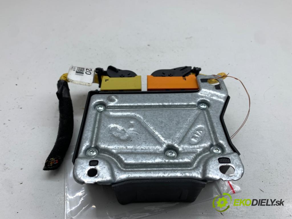HYUNDAI i30 liftback 2012 73 kW 1.4 1396 senzor airbag 95910-A6100 (Snímač)