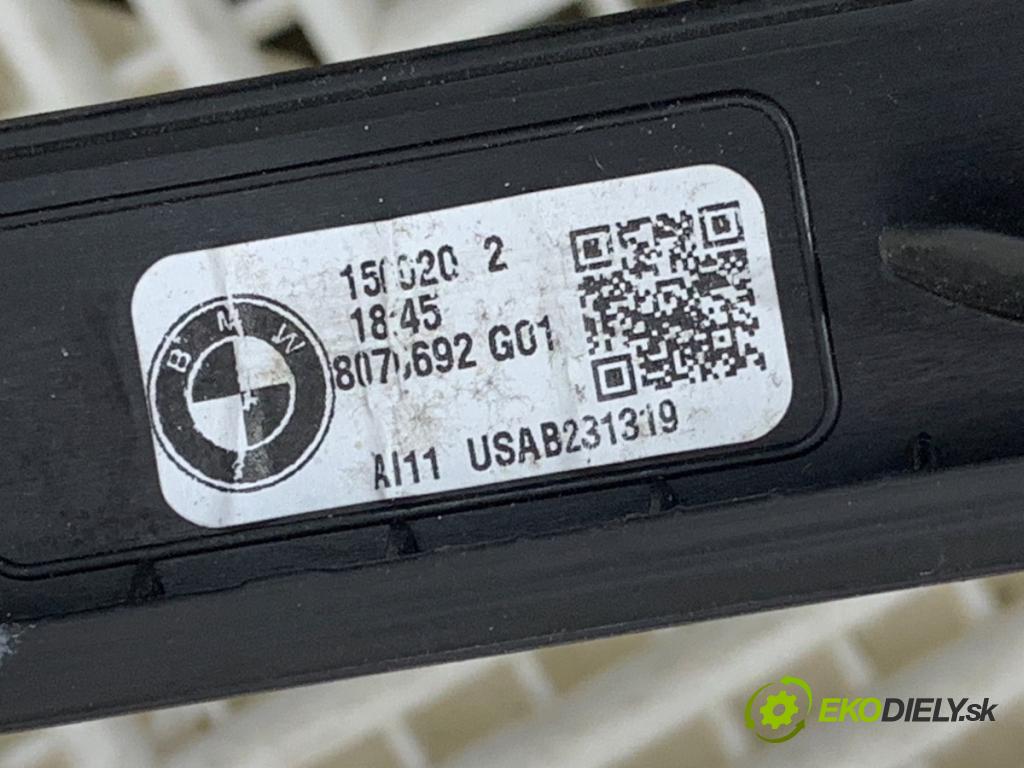 BMW G01 SUV 2020 135 kW xDrive 30 e Plug-in-Hybrid 1998 zábradlí: STŘECHA 8070692