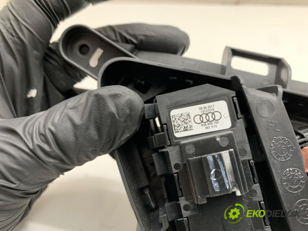 AUDI Q5 FY SUV 2018 260 kW SQ5 TFSI quattro 2995 Kľučka vnútorná ľavy predný 80A837019