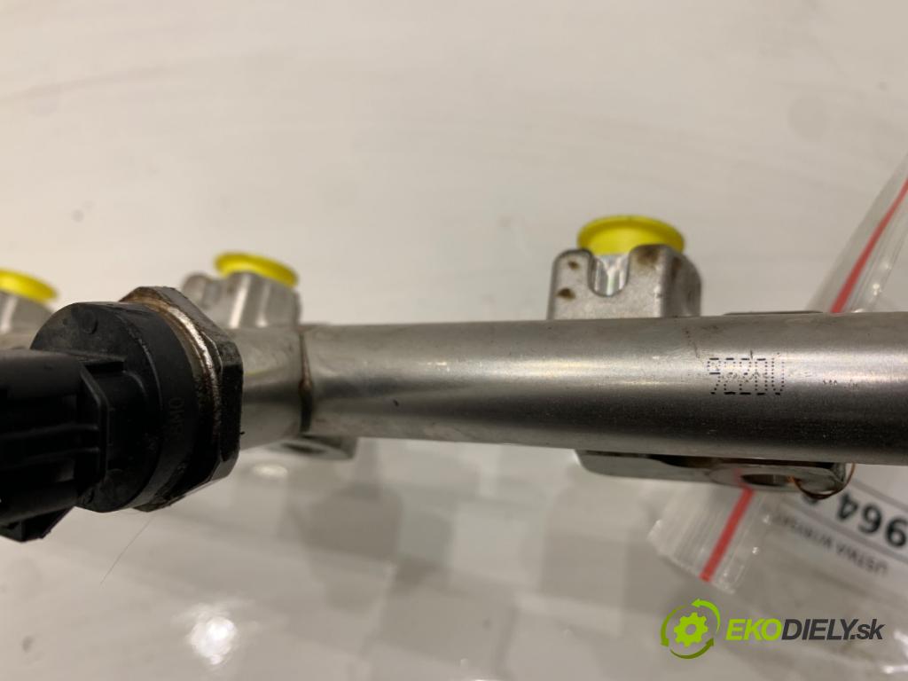 SUZUKI SX4 liftback 2019 103 kW 1.4 T (AKK 414) 1373 Lišta vstrekovacia (Vstrekovacia lišta)