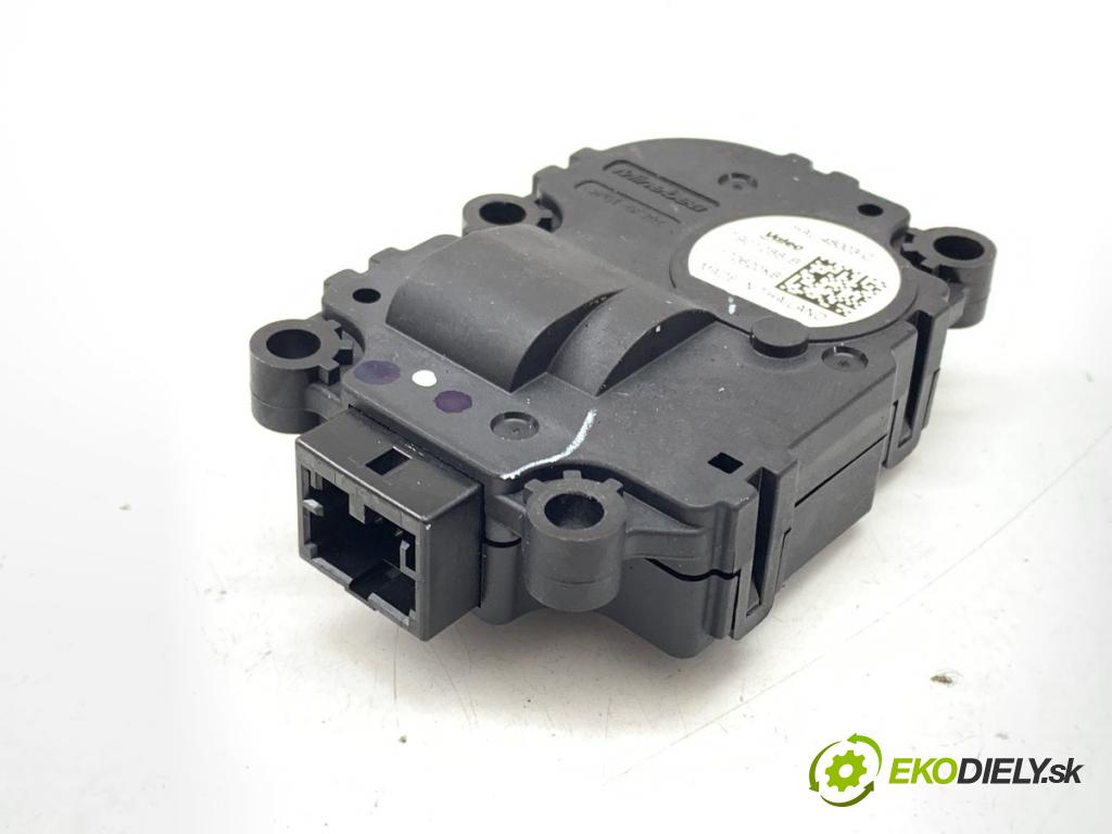 BMW G01 SUV 2020 135 kW xDrive 30 e Plug-in-Hybrid 1998 motor topení T901288-B