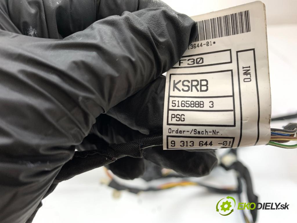 BMW F30 sedan 2015 225 kW 335 i xDrive 2979 Káblovačka Dvere predný pravy 9313602