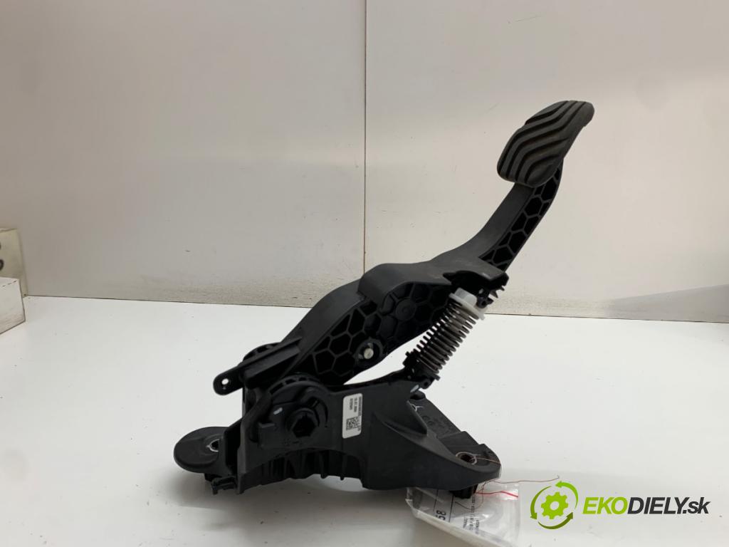 RENAULT CLIO V liftback 2024 74 kW 1.0 LPG (B7MT) 999 pedal spojky 465400632R