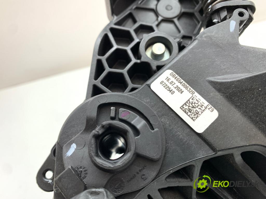 RENAULT CLIO V liftback 2024 74 kW 1.0 LPG (B7MT) 999 pedal spojky 465400632R