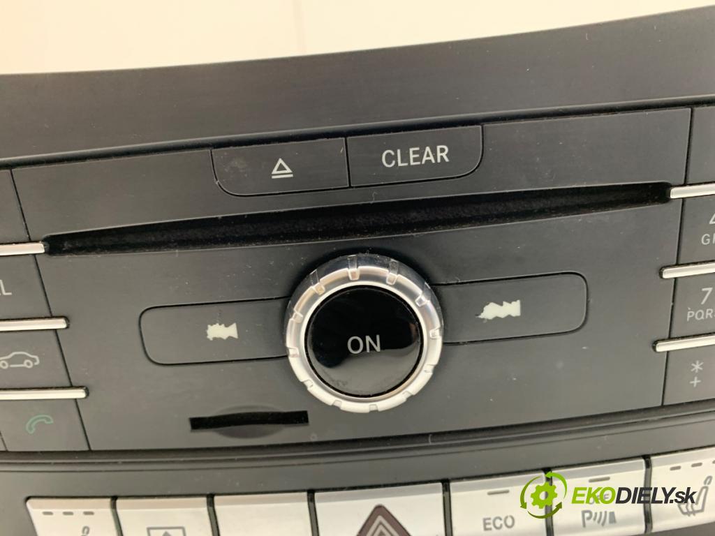 MERCEDES-BENZ W212 sedan 2016 245 kW E 400 4-matic (212.067) 2996 RADIO A2189003907 (Audio zařízení)