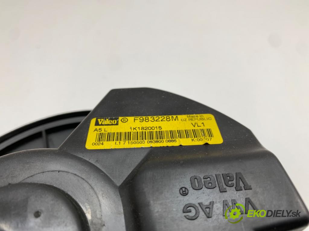 AUDI A3 8P liftback 2003 103 kW 2.0 TDI 1968 topení 1K1820015