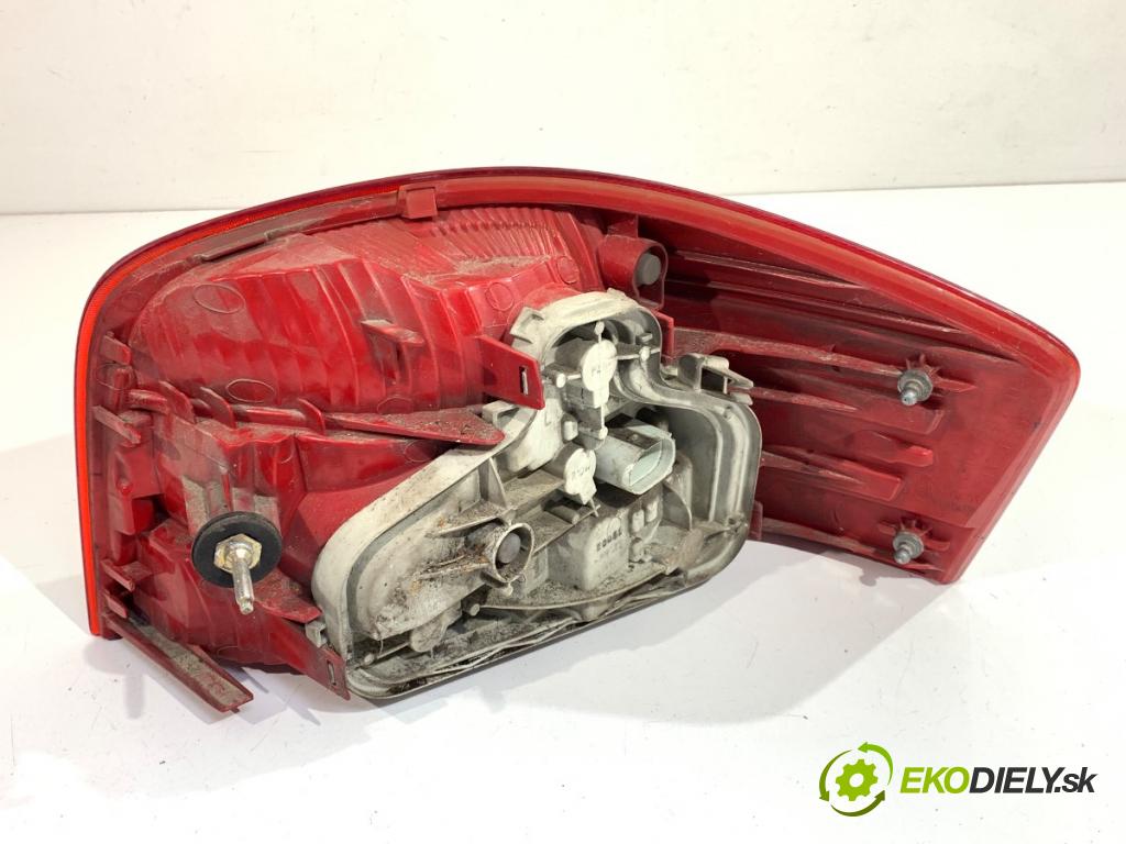 AUDI A3 8P liftback 2003 103 kW 2.0 TDI 1968 světlo levý zadní část 8P0945095
