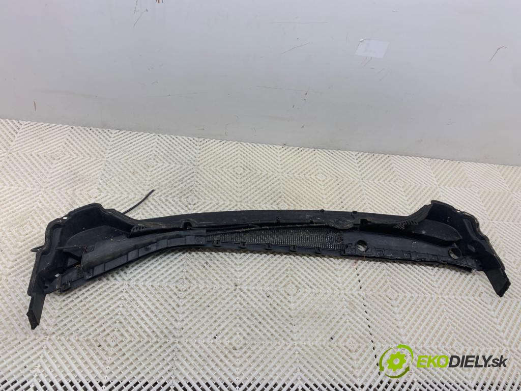 HYUNDAI i30 liftback 2012 73 kW 1.4 1396 torpédo plast pod čelní okno 86151-A6000 (Plast pod čelním sklem)