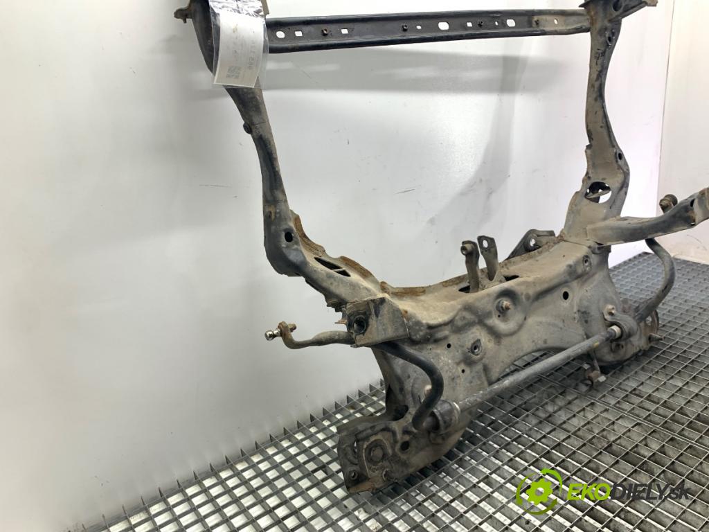 MAZDA 2 DL liftback 2018 66 kW 1.5 SKYACTIV-G 1496 výztuha pod motor  (Přední výztuha)