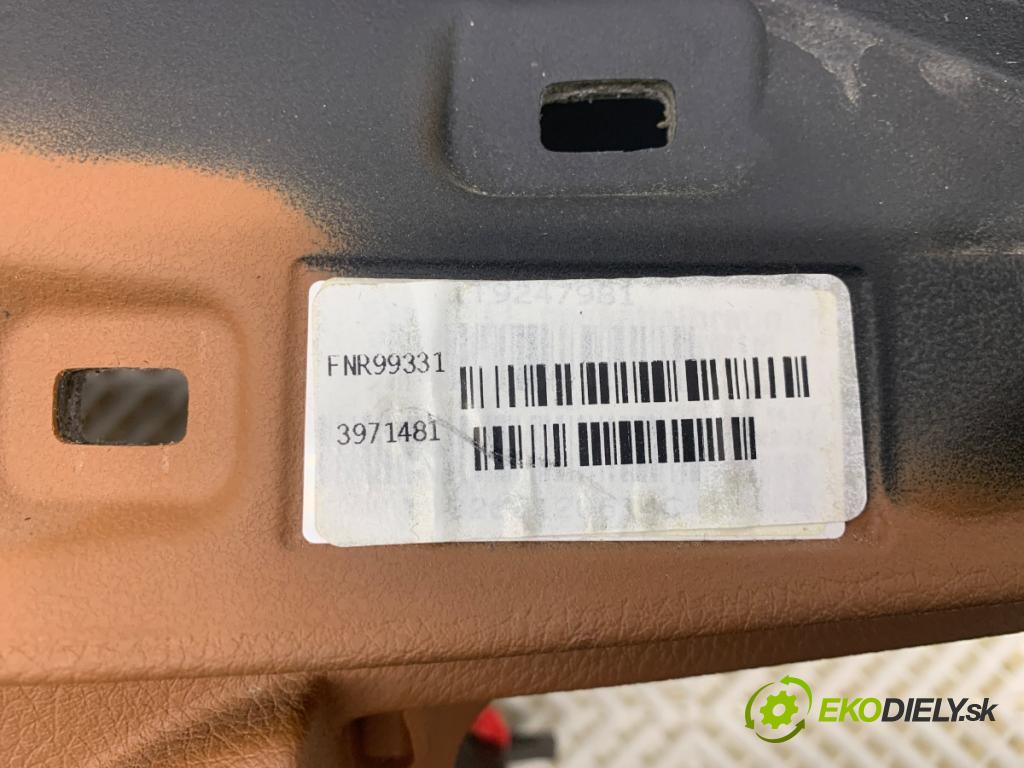 BMW F30 sedan 2015 225 kW 335 i xDrive 2979 palubní doska (Palubní deska)