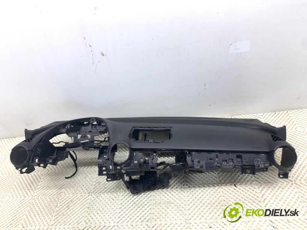 MAZDA 2 DL liftback 2018 66 kW 1.5 SKYACTIV-G 1496 palubní doska POLŠTÁŘ: spolujezdce 