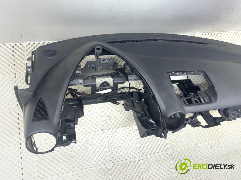 MAZDA 2 DL liftback 2018 66 kW 1.5 SKYACTIV-G 1496 palubní doska POLŠTÁŘ: spolujezdce