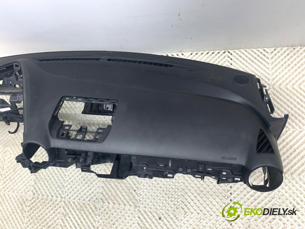 MAZDA 2 DL liftback 2018 66 kW 1.5 SKYACTIV-G 1496 palubní doska POLŠTÁŘ: spolujezdce
