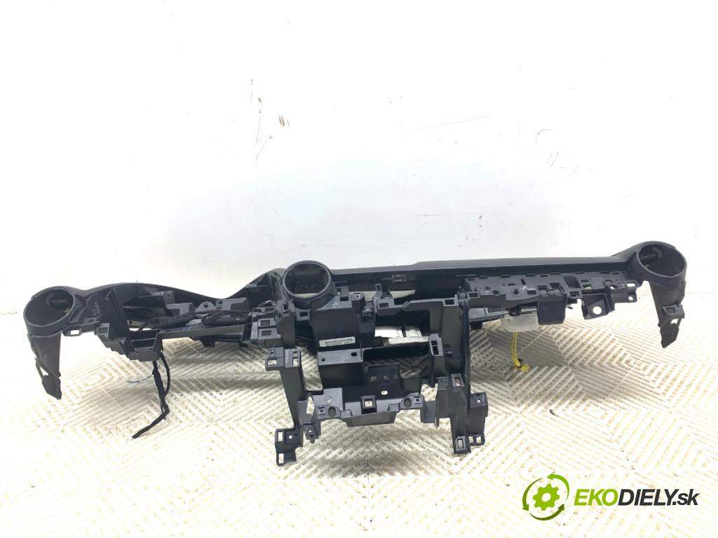 MAZDA 2 DL liftback 2018 66 kW 1.5 SKYACTIV-G 1496 palubní doska POLŠTÁŘ: spolujezdce