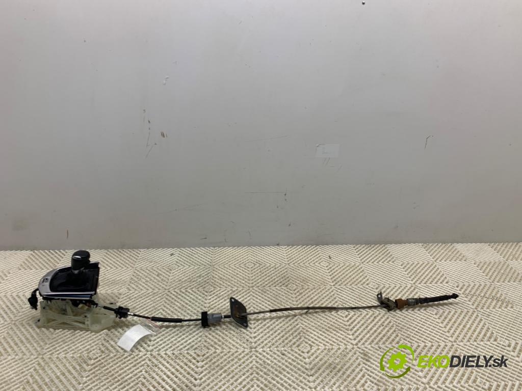 MAZDA 2 DL liftback 2018 66 kW 1.5 SKYACTIV-G 1496 Kulisa  (Rýchlostná páka (kulisa))
