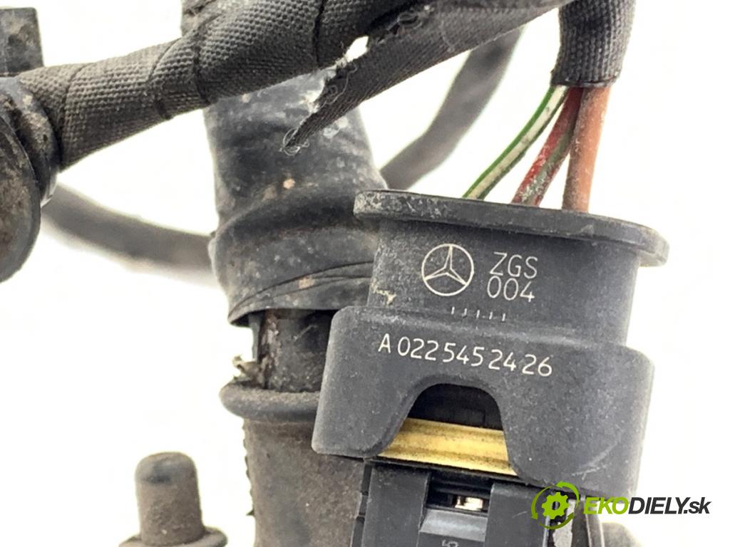 MERCEDES-BENZ W212 sedan 2016 245 kW E 400 4-matic (212.067) 2996 Káblovačka nárazníka zad A2124405058
