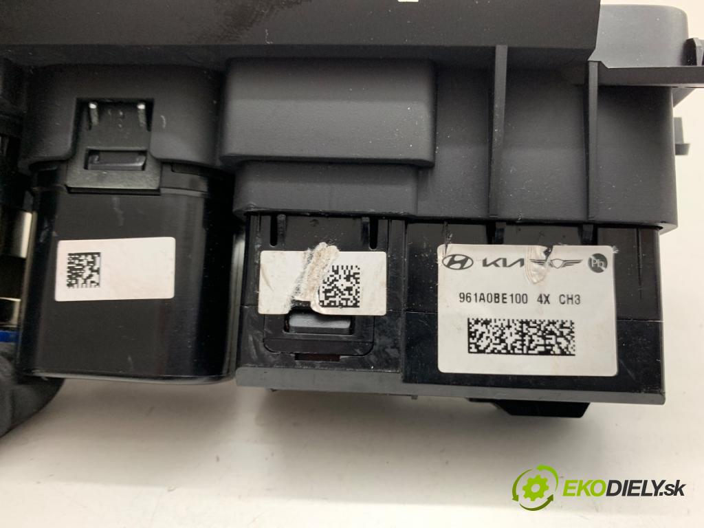 HYUNDAI KONA SUV 2025 102 kW 1.6 T-GDi 1598 HNÍZDO: USB 961A0BE100