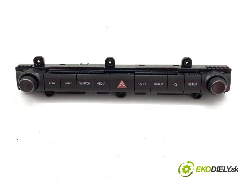 HYUNDAI KONA SUV 2025 102 kW 1.6 T-GDi 1598 Panel ovládaní radia navigace 96540-BE000