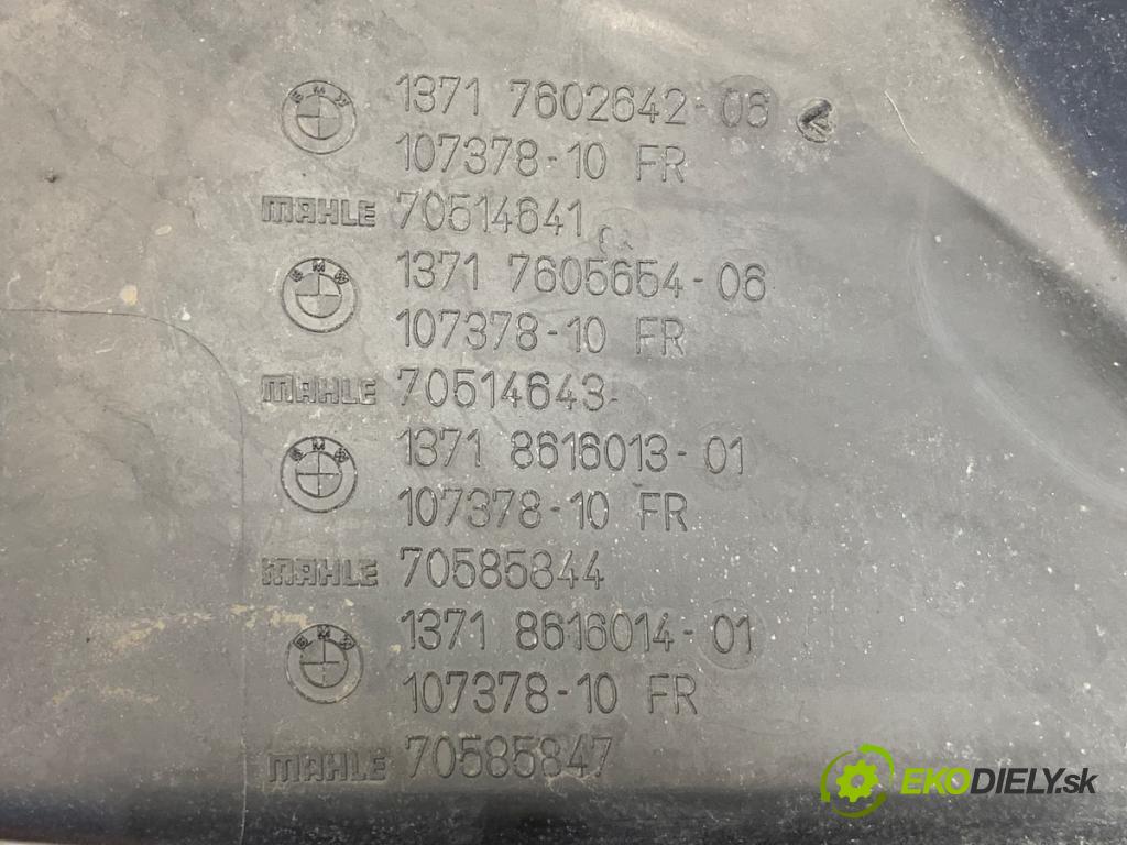 BMW F30 sedan 2015 225 kW 335 i xDrive 2979 obal filtra vzduchu 7602642 (Kryt vzduchového filtru)