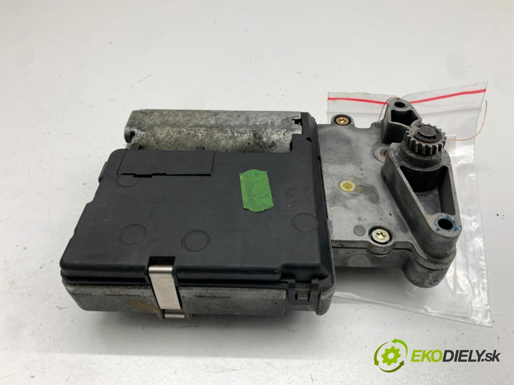 AUDI A4 B5 sedan 1996 66 kW 1.9 TDI 1896 Motor strešného okna 8D0959591