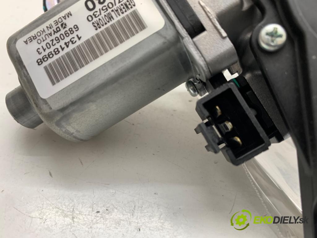 OPEL INSIGNIA B Kombi 2017 121 kW 1.5 (35) 1490 motor stěračů zadní část 13418998