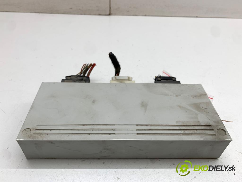 BMW F01 sedan 2010 240 kW 740 i, Li 2979 Modul dverí kufor 7232482
