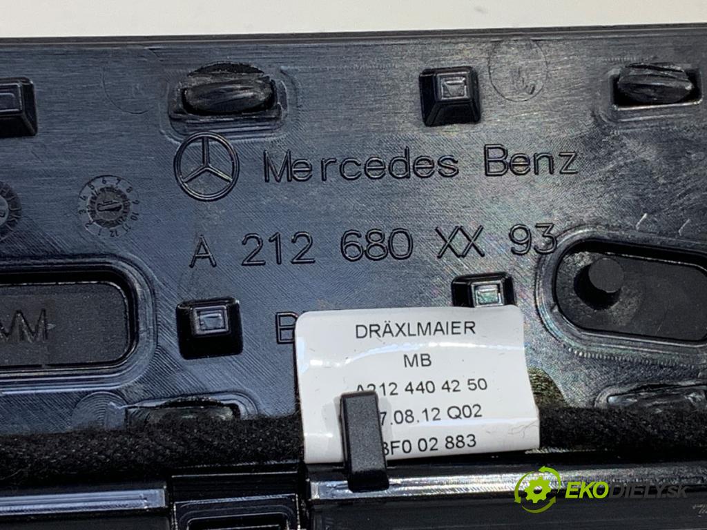 MERCEDES-BENZ W212 sedan 2016 245 kW E 400 4-matic (212.067) 2996 lišty kryt A212680XX93 (Lišta)