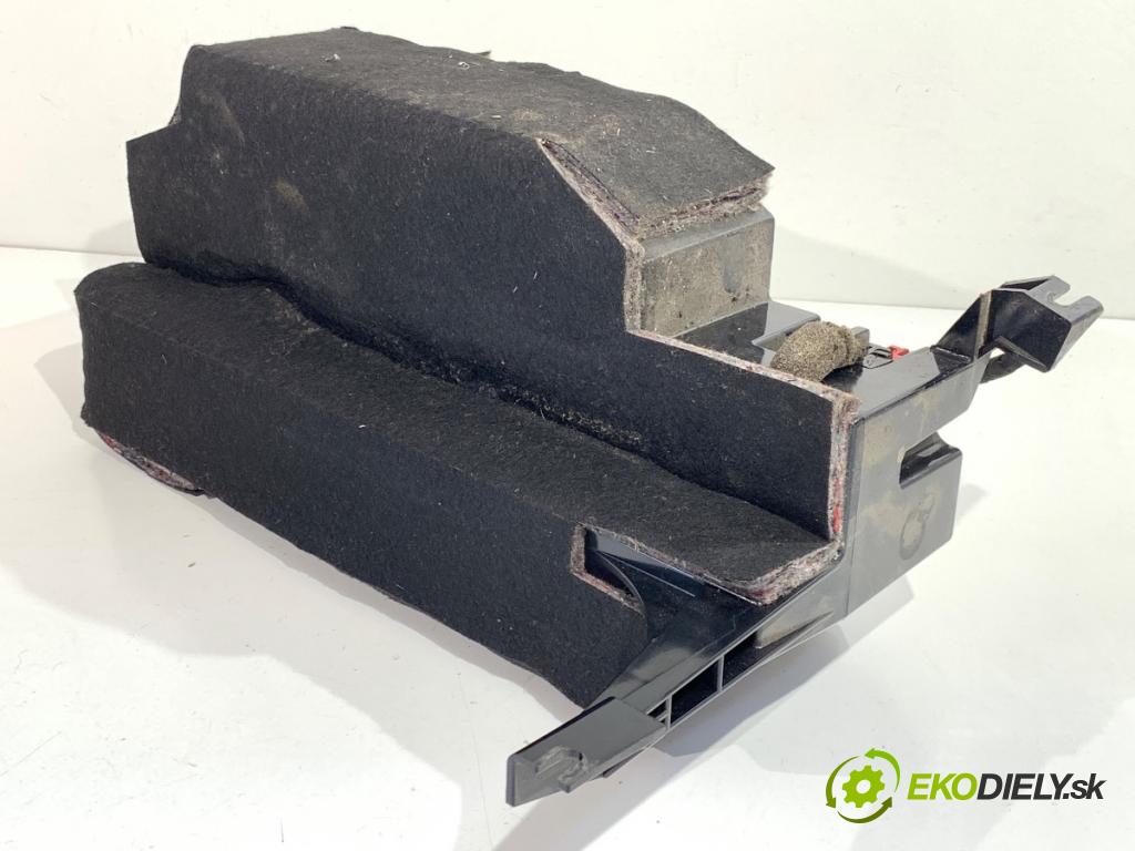 AUDI A6 C5 Kombi 2002 110 kW 1.8 T 1781 subwoofer 4B9035382 (Audio zařízení)