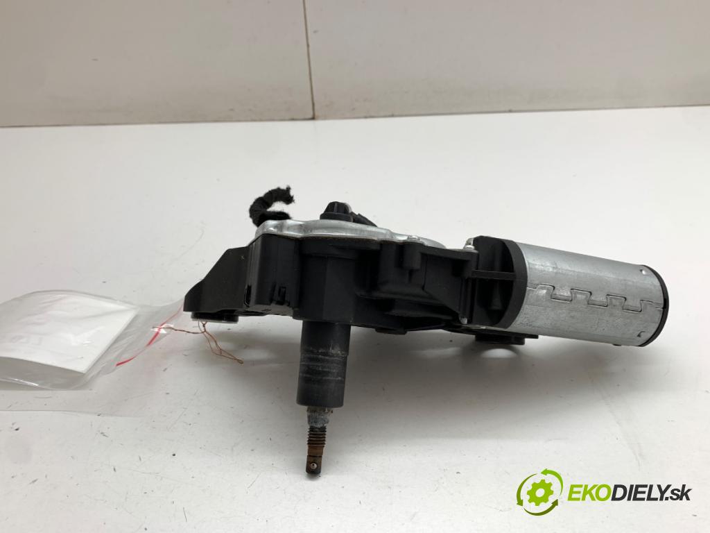 AUDI A6 C5 Kombi 2002 110 kW 1.8 T 1781 motor stěračů zadní část