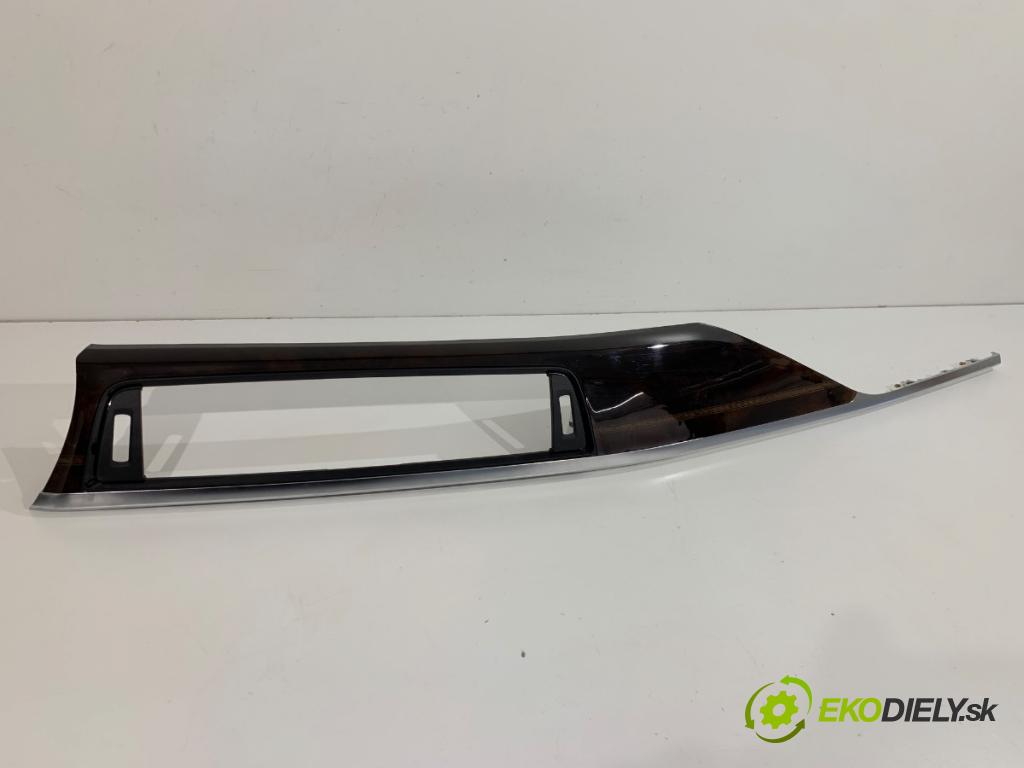 BMW F30 sedan 2015 225 kW 335 i xDrive 2979 lišty kryt 9249116 (Lišta)
