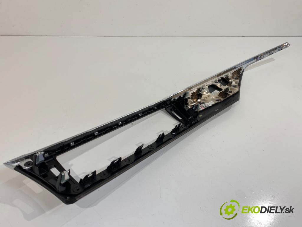 BMW F30 sedan 2015 225 kW 335 i xDrive 2979 lišty kryt 9249116 (Lišta)