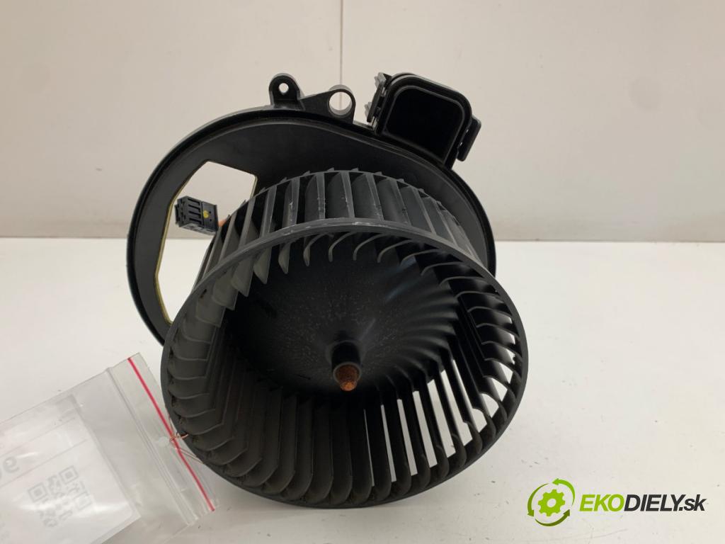 BMW F30 sedan 2015 225 kW 335 i xDrive 2979 ventilátor kúrenia T942466