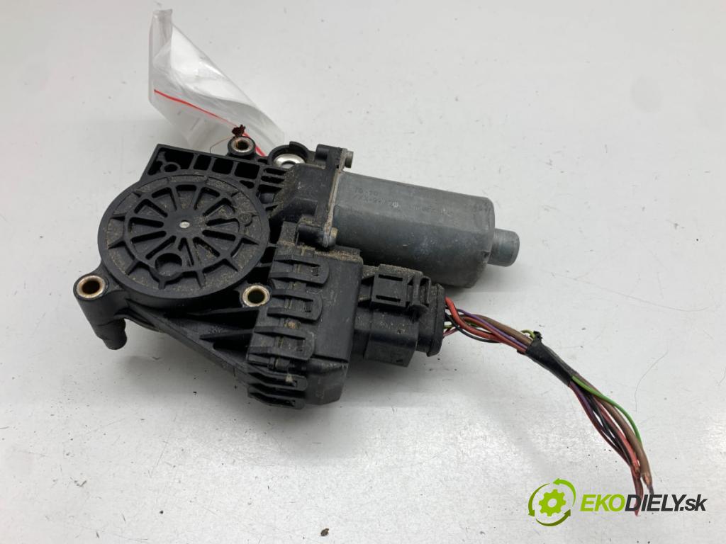 AUDI A6 C5 Kombi 2004 132 kW 2.5 TDI 2496 Motor sťahovania okna ľavy zad 0130821784