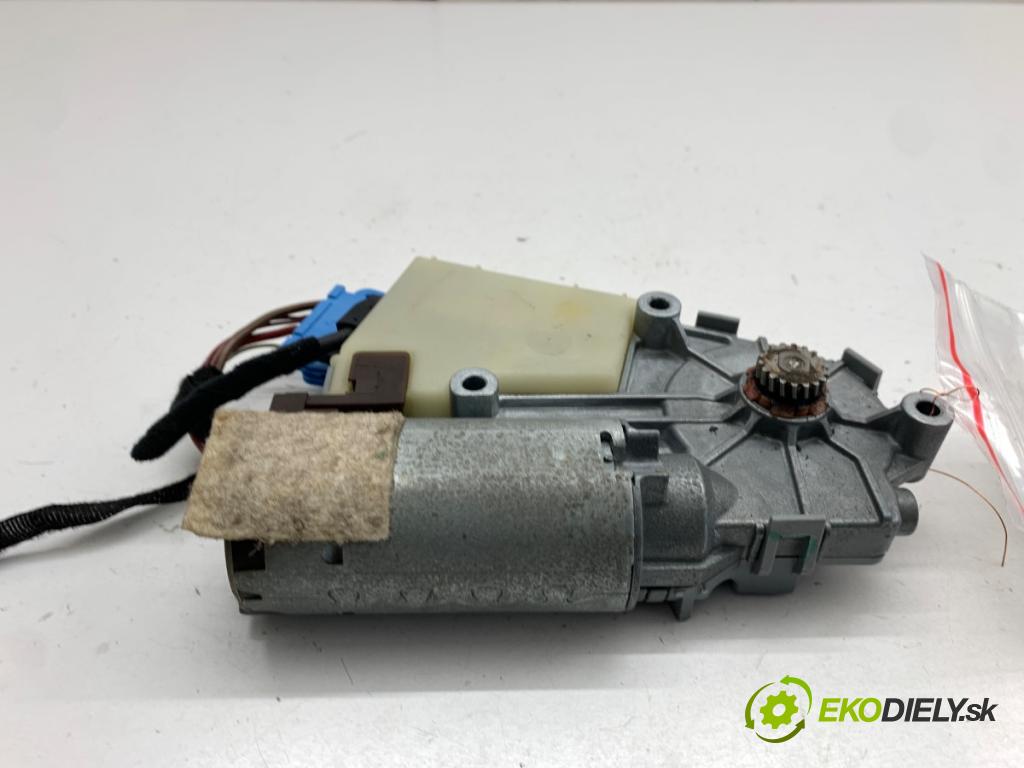 AUDI A6 C5 Kombi 2004 132 kW 2.5 TDI 2496 Motor strešného okna 4B0959591G