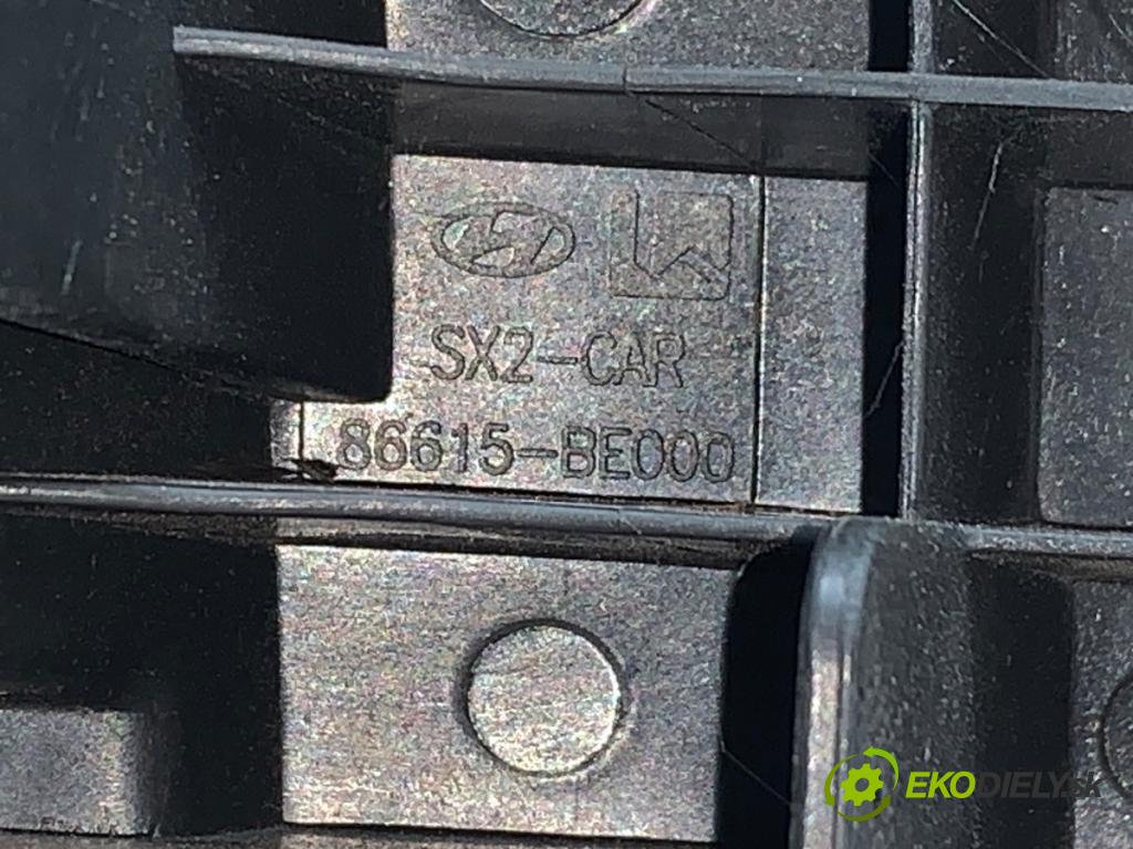 HYUNDAI KONA SUV 2025 102 kW 1.6 T-GDi 1598 úchyt nárazníka levý zadní část 86615-BE000