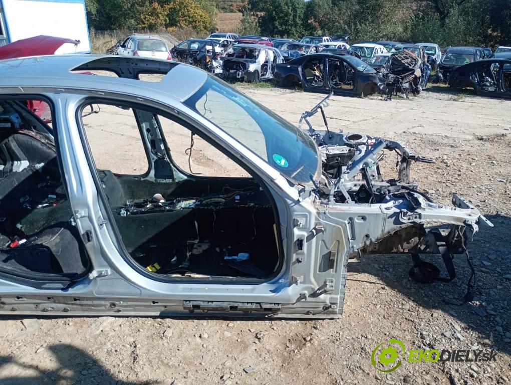 BMW F30 sedan 2015 225 kW 335 i xDrive 2979 karoséria ČTVRŤÁK: Blatník prah strecha PODŁUŻNICA
