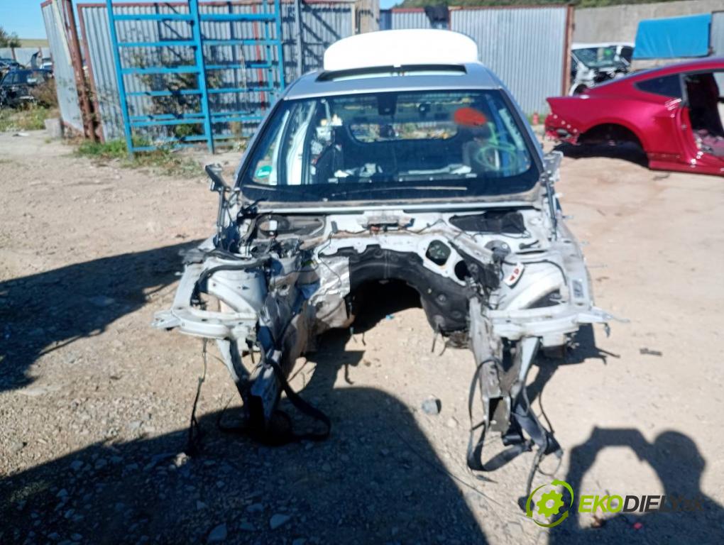 BMW F30 sedan 2015 225 kW 335 i xDrive 2979 karoséria ČTVRŤÁK: Blatník prah strecha PODŁUŻNICA