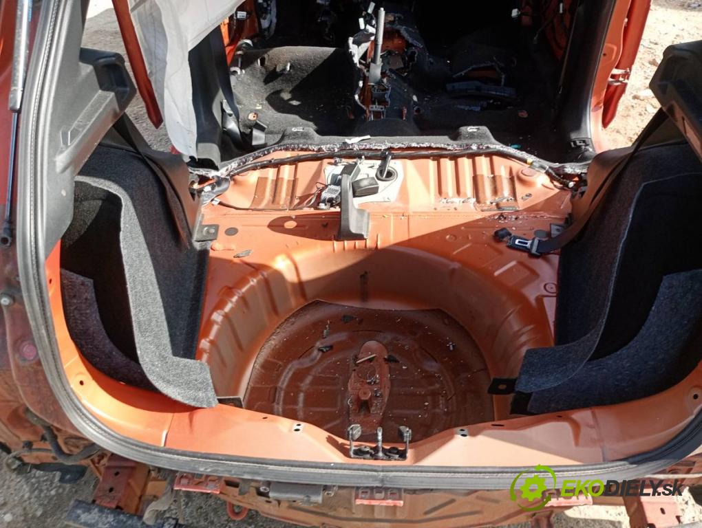 NISSAN MICRA K14 liftback 2017 66 kW 0.9 IG-T 898 karoséria ČTVRŤÁK: Blatník prah strecha PODŁUŻNICA