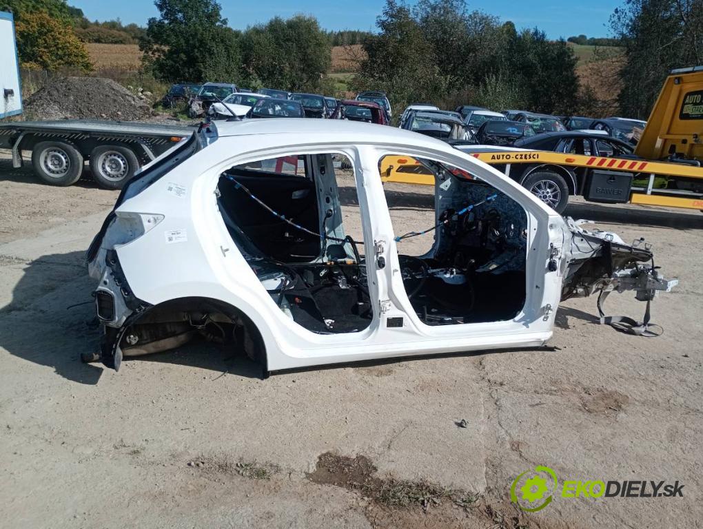 MAZDA 2 DL liftback 2018 66 kW 1.5 SKYACTIV-G 1496 karoséria ČTVRŤÁK: Blatník prah strecha PODŁUŻNICA 