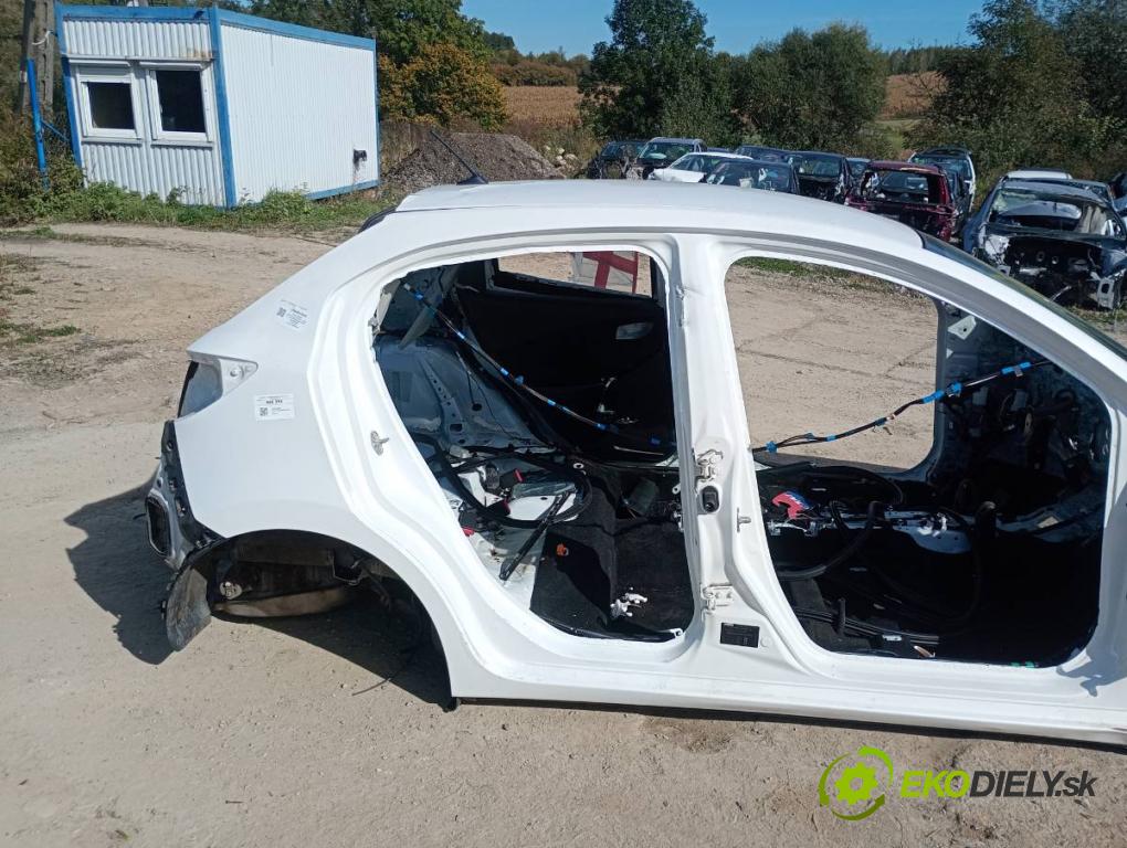 MAZDA 2 DL liftback 2018 66 kW 1.5 SKYACTIV-G 1496 karoséria ČTVRŤÁK: Blatník prah strecha PODŁUŻNICA